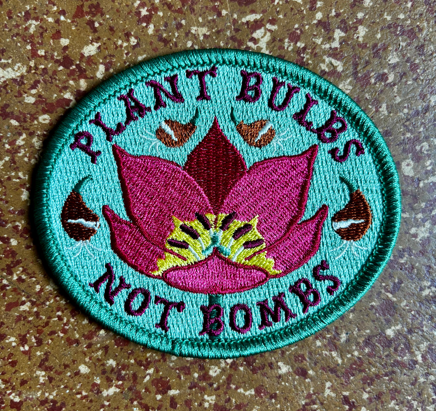 Haags Zaad geborduurde patch Plant Bulbs NOT bombs