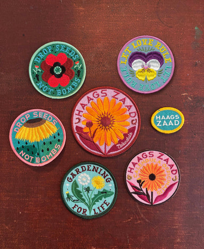Haags Zaad geborduurde patch 'DROP SEEDS - NOT BOMBS' 2.0