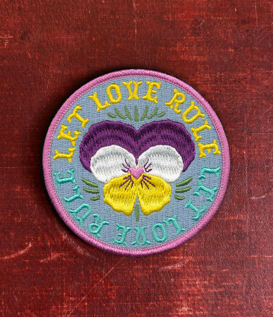 Haags Zaad geborduurde patch LET LOVE RULE